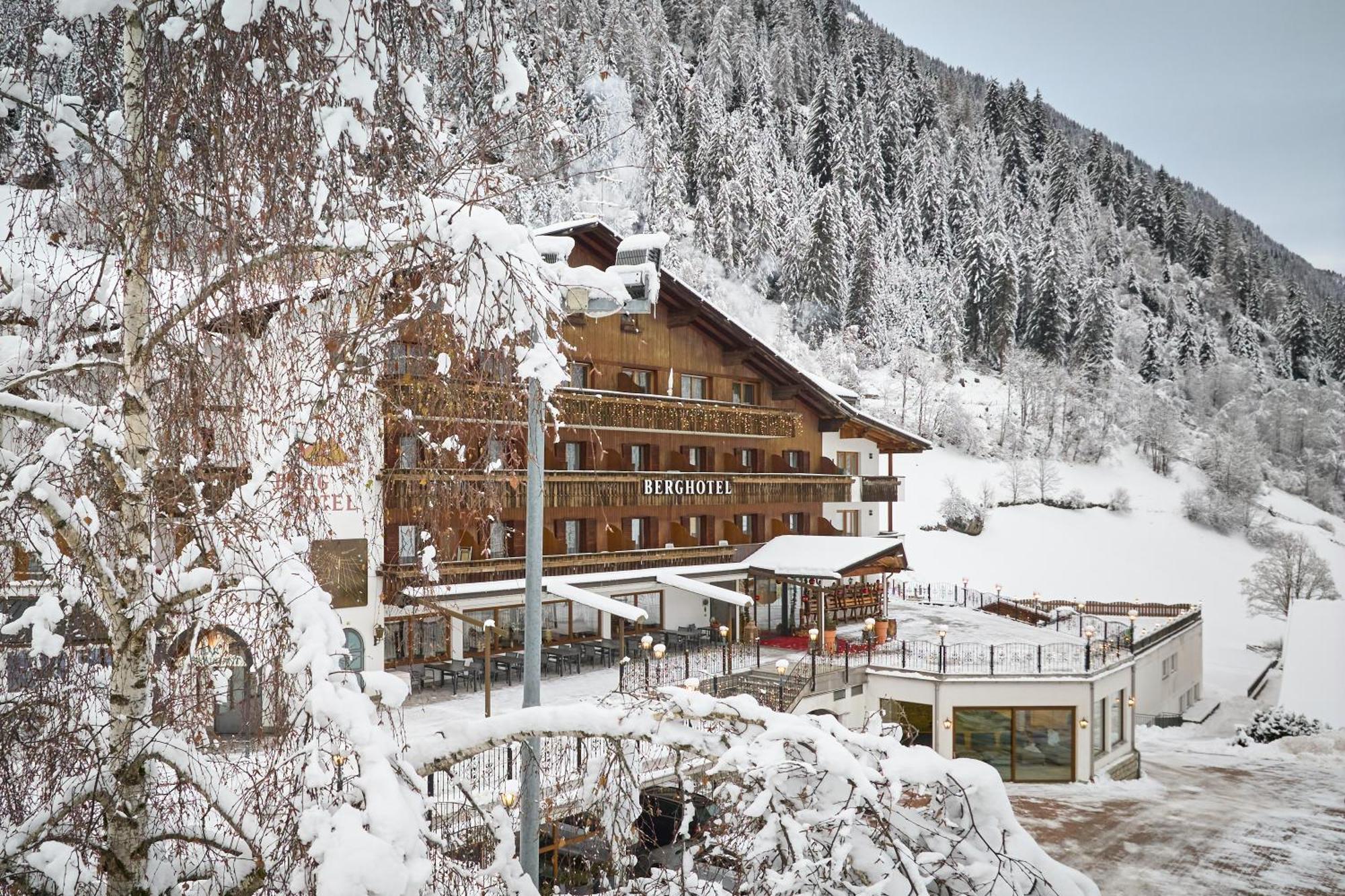 Berghotel ราชีเนส ภายนอก รูปภาพ