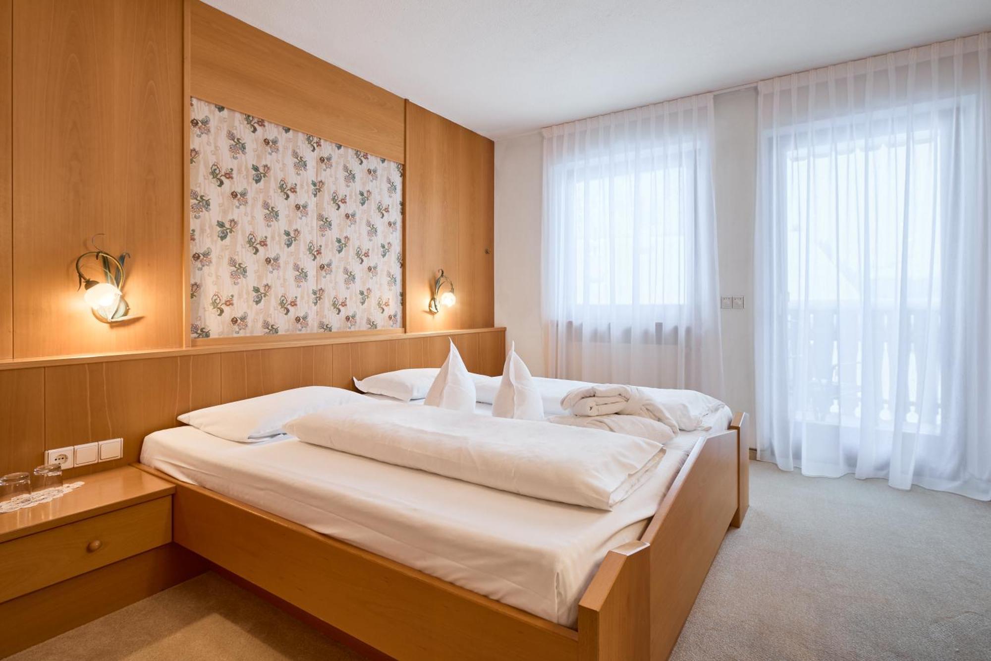 Berghotel ราชีเนส ภายนอก รูปภาพ