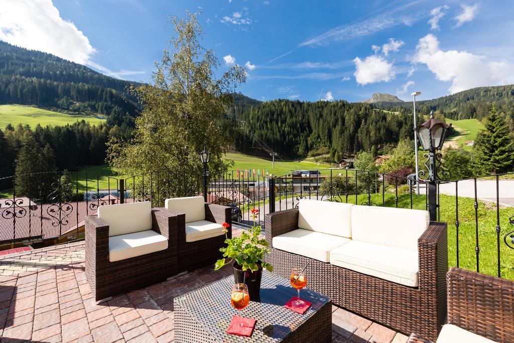 Berghotel ราชีเนส ภายนอก รูปภาพ