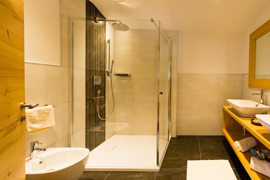 Berghotel ราชีเนส ภายนอก รูปภาพ
